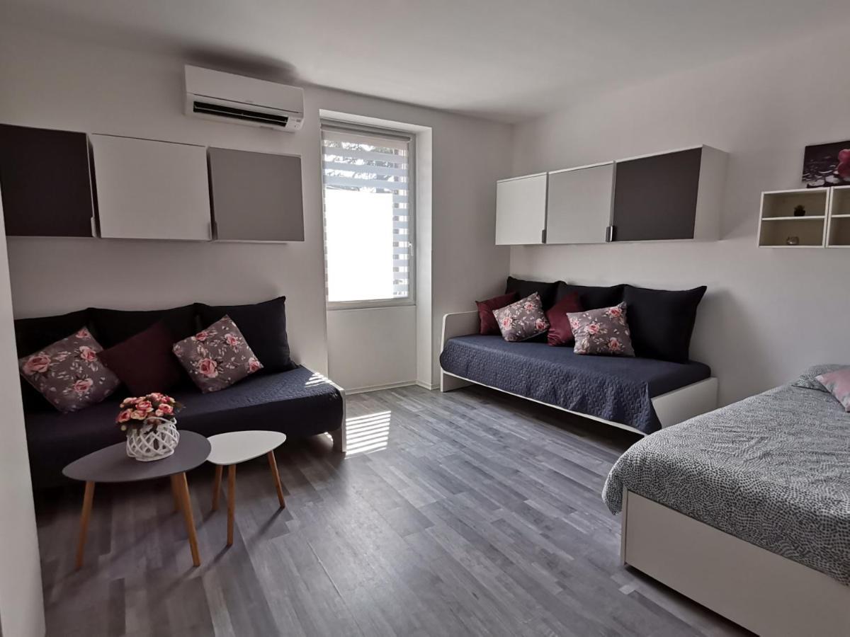 Sun Kissed Apartment Koper Exterior photo