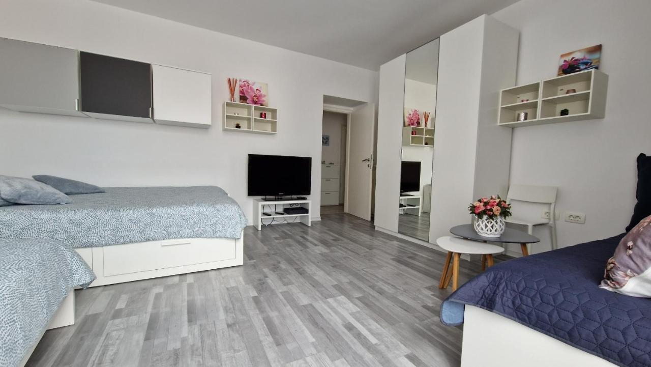 Sun Kissed Apartment Koper Exterior photo