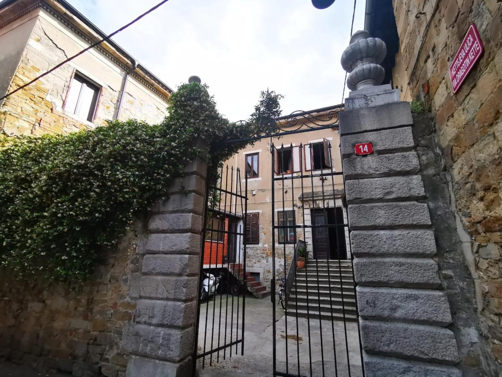 Sun Kissed Apartment Koper Exterior photo